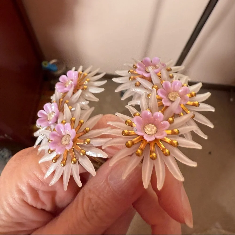 Vintage 1940 50 Oversized Plastic Lavender Fairycore clip ear crawler earrings - Picture 17 of 17